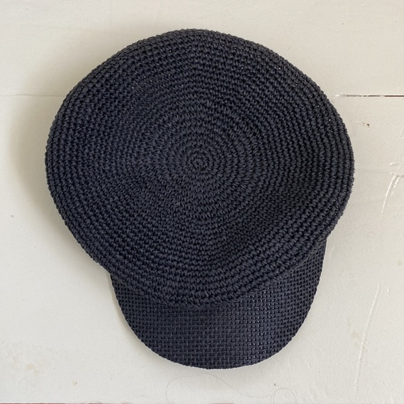 Black woven cap - Picture 4 of 4